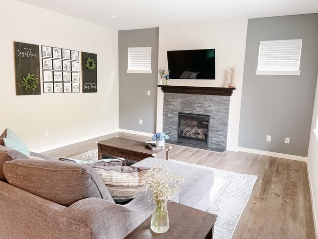 Photo - 4 Bedroom Home in Silverdale's Woodbridge Crossing!