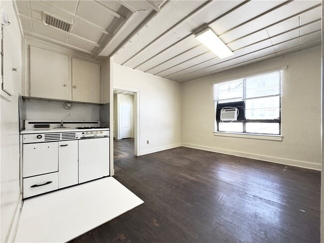 Photo - 645 W Dickson St Unit 9