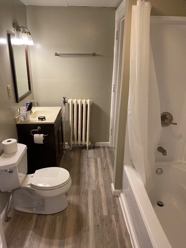 Photo - 69 Walnut St Student Housing