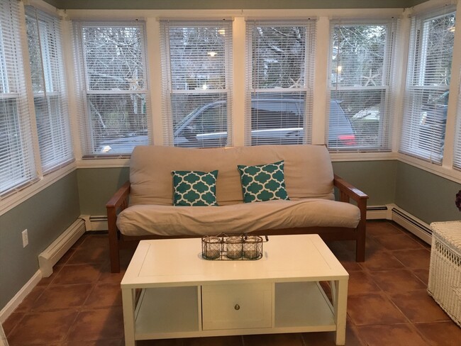 25 Centerville Ave