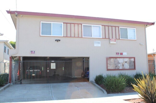 Building Photo - 3800 Waller Ave Unit 3800 WALLER AVE #B