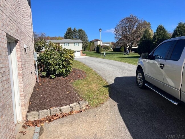 Photo - 120-122 Berkey Dr