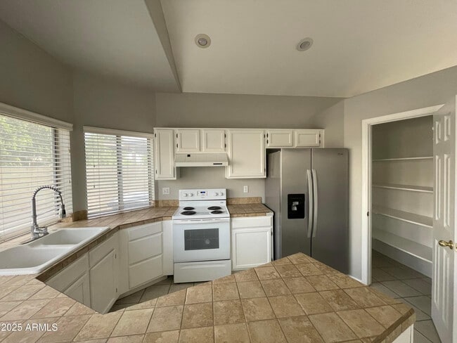 Photo - 5222 W Fairview St