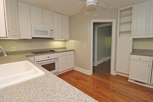 Photo - Updated 3 bedroom 2.5 bath home in Sherwood Forest