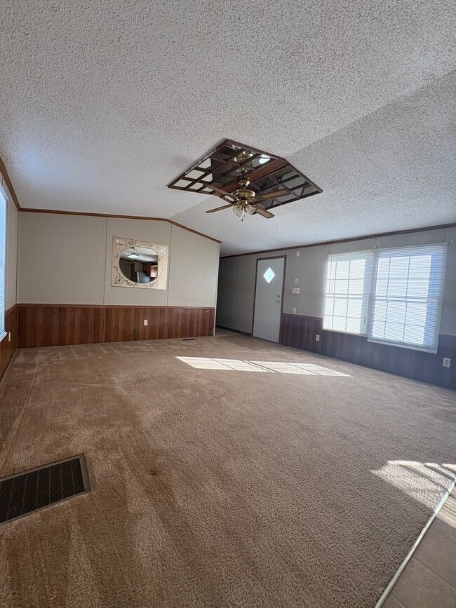 Photo - Spacious 3 Bed 2 Bath Mobile Home
