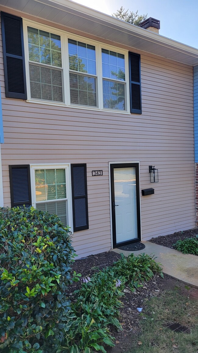 Building Photo - 343 Leisure Ct