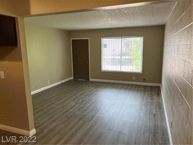 Photo - 625 S Royal Crest Cir Rental