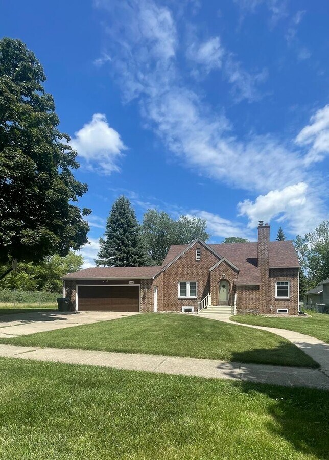 Stadium area charmer, 2023 updates, 4 beds... - Stadium area charmer, 2023 updates, 4 beds... House