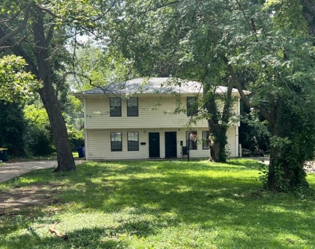 Building Photo - Renovated 3 Bedroom Duplex in Raytown! Rental