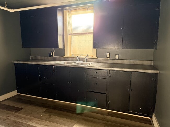 Building Photo - DY Rentals Duplex 2 Unit Downstairs #2