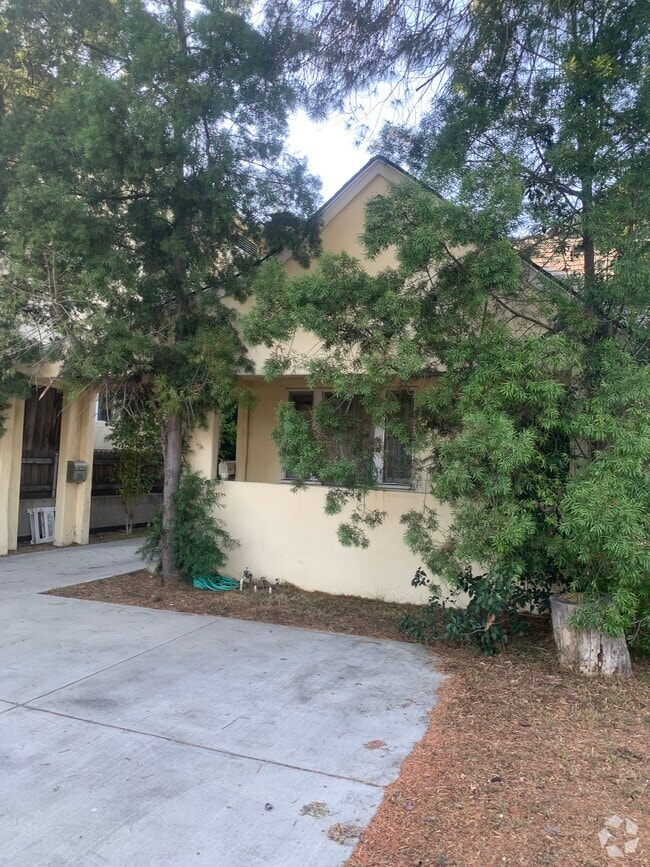 Building Photo - 14119 Erwin St Rental