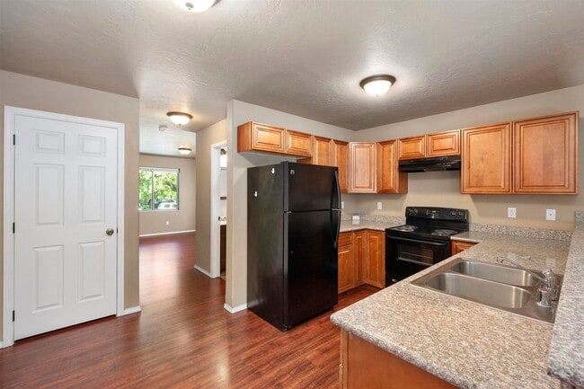 Building Photo - W Shannon Duplex Unit C Rental
