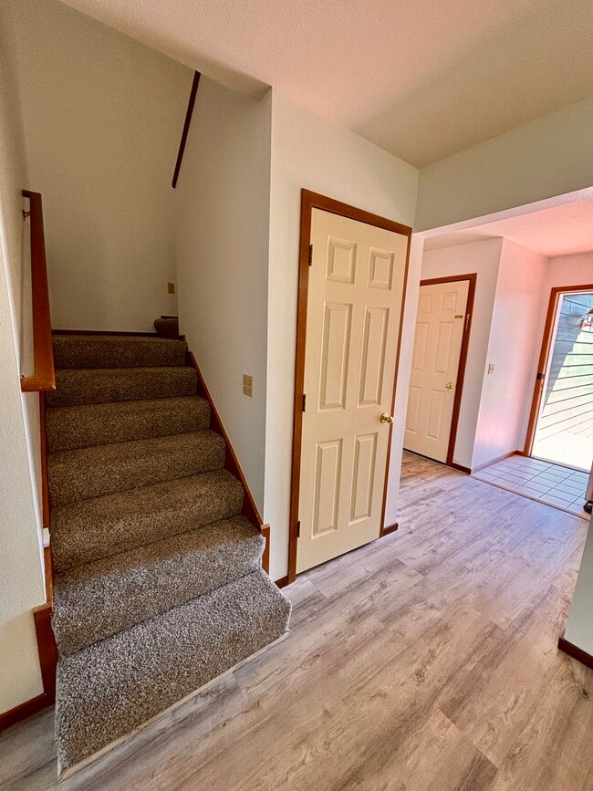 Photo - 1250 SW Heller St