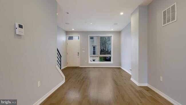 Photo - 1912 Gerritt St