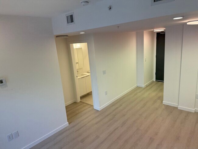 Photo - 10333 133 St Unit 1609