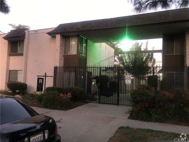 Building Photo - 5500 Ackerfield Ave Rental