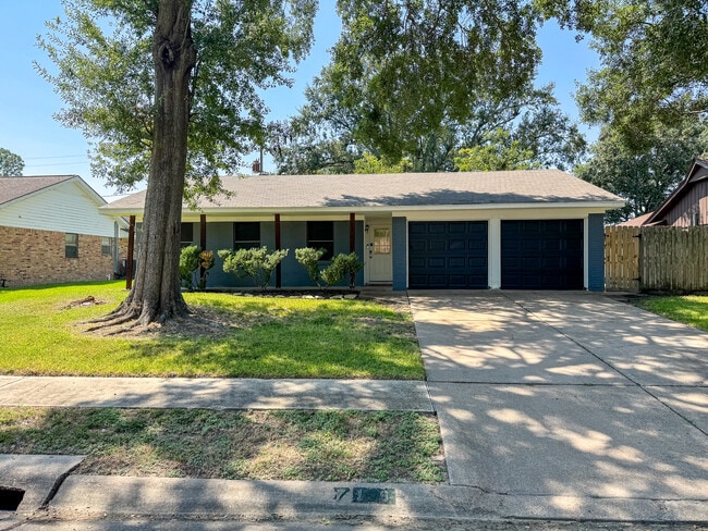 Photo - 718 Alyse St