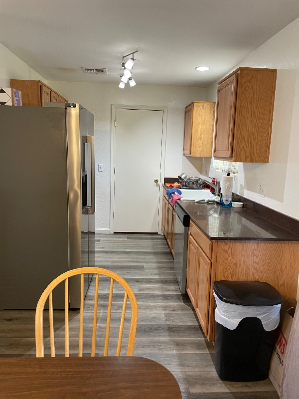 1135 W 9th St