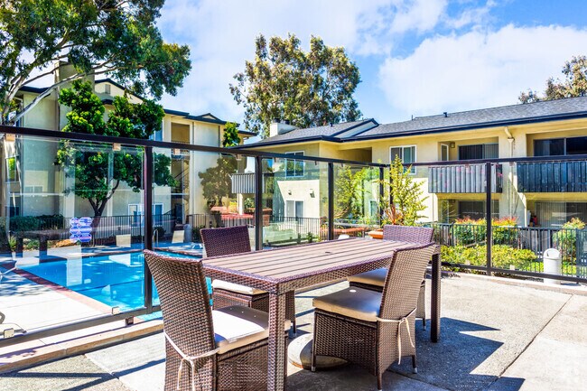 Área de comedor al aire libre - Mission Heights Apartments