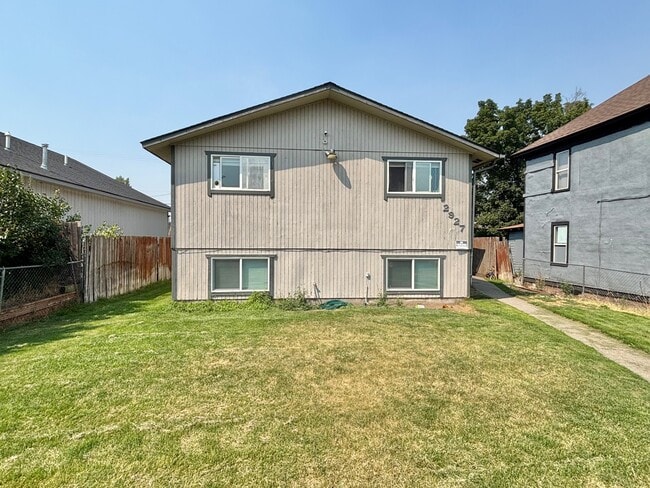 Building Photo - 2927 E Olympic Ave Unit 2