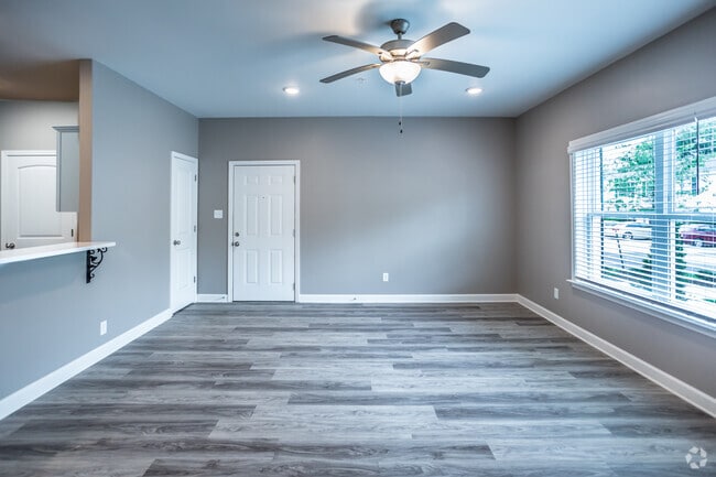 2 BR, 2 BA - 1000 SF
