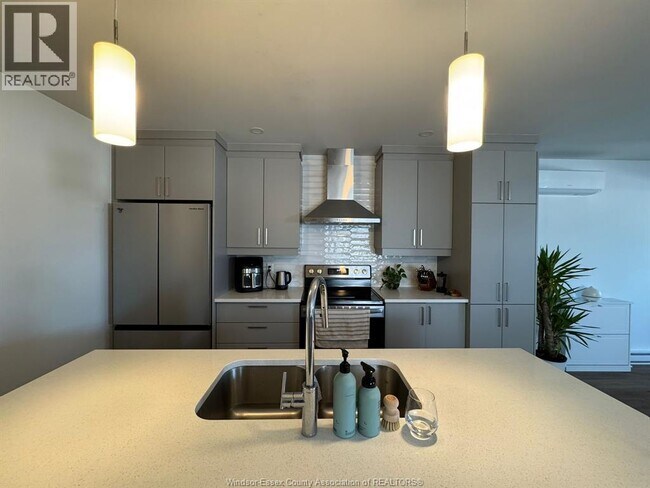 Photo - 1352 Diamond St