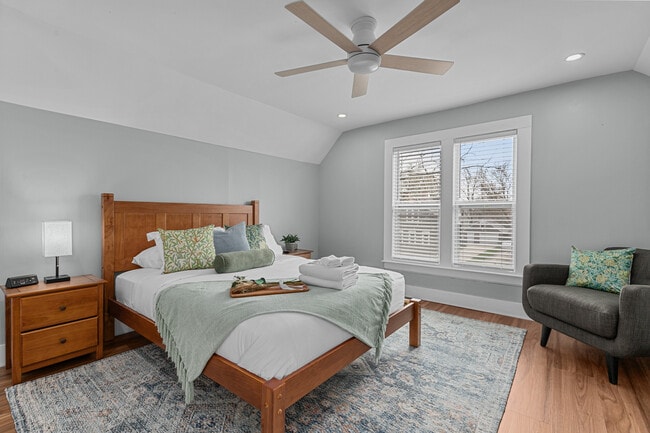 Photo - 324 E Commercial St