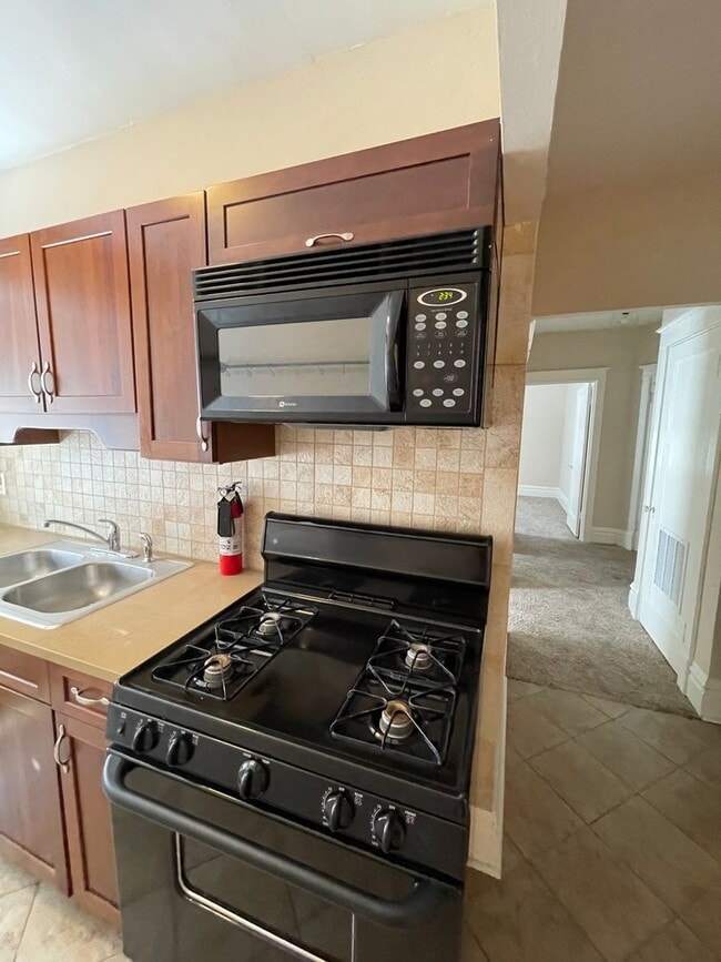 6431-6433 Alamo