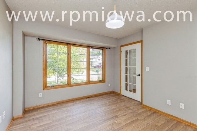 Photo - GREAT LOCATION!! 4 Bedroom, 3.5 Bathroom Home in West Des Moines