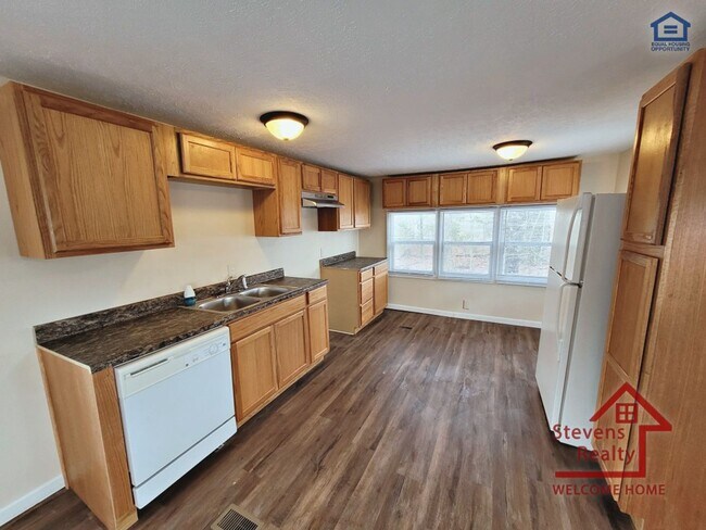 Photo - 271 C C Camp Rd