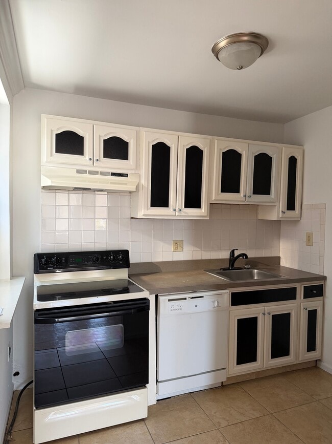 3156 Richmond St Unit 2nd Floor