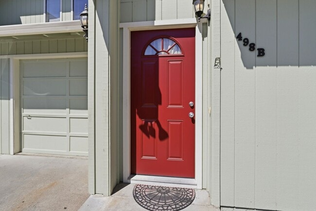 Photo - Great 3 Bedroom Townhome with Garage!