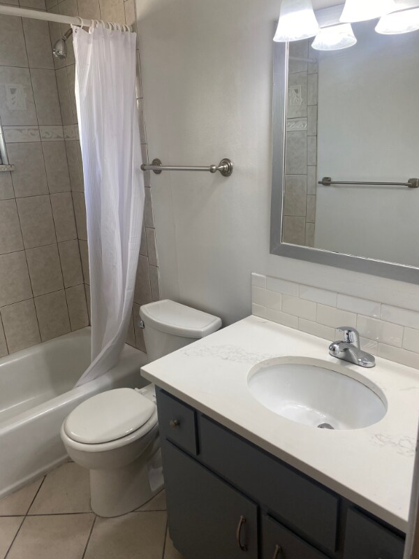 Photo - 1319 W Berry Dr