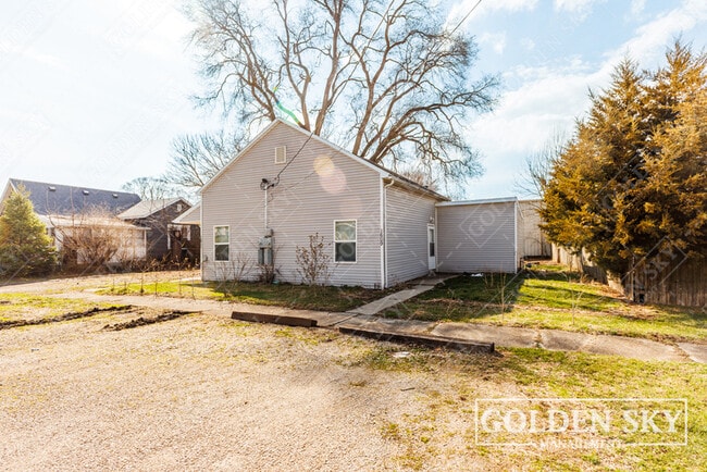 Building Photo - 1609 S Gharkey St Unit 1