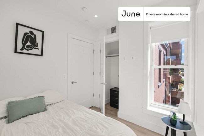Room in Shared 4 bed/2 bath home in Dupont Circle