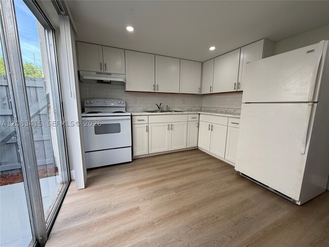 Photo - 470 NE 18th Ave