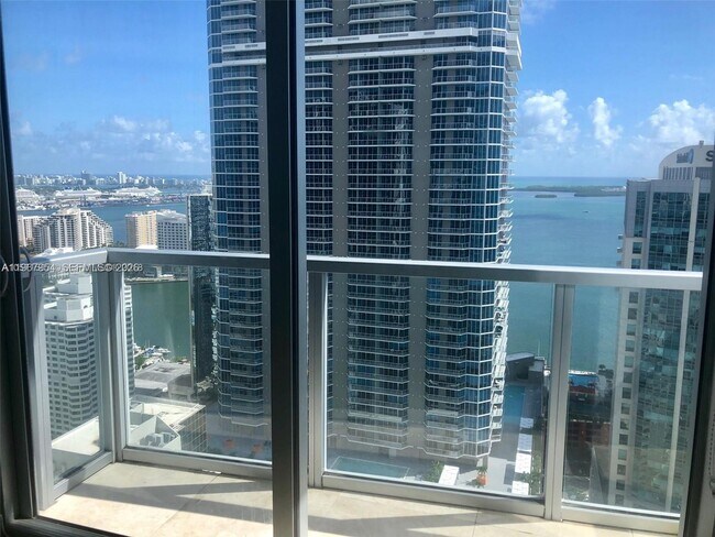 Photo - 1060 Brickell Ave Unidad 3807