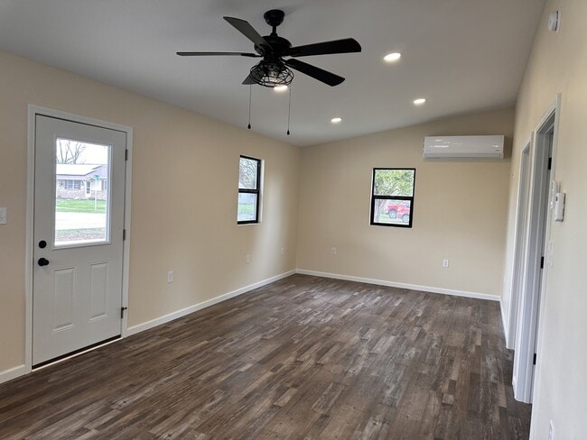 Photo - 330 Davis St