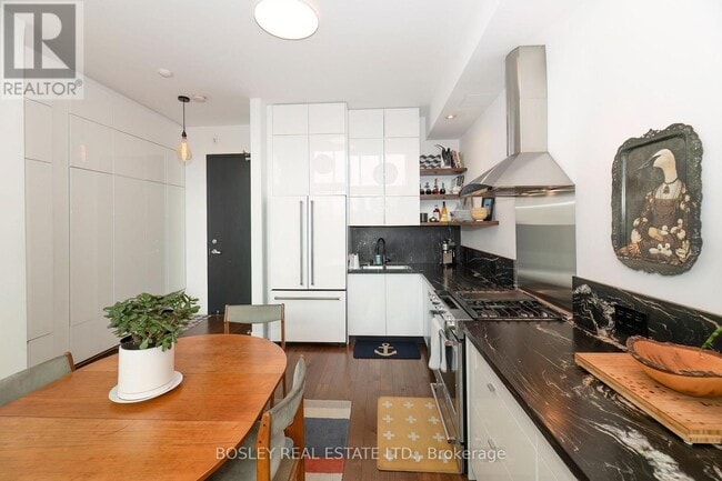 Photo - 160 Baldwin St Unit 614