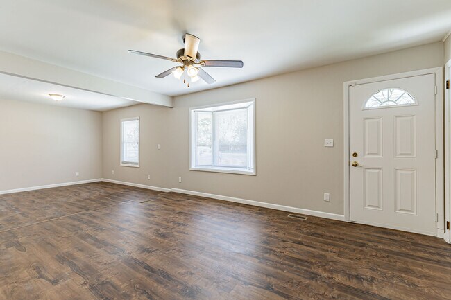 Living Room - 1409 N Goodwin Ave