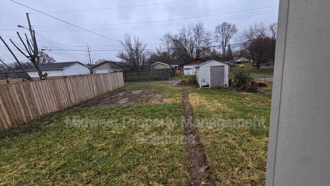 Photo - 415 E 35th St