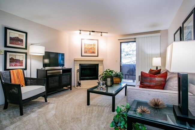 Chimeneas a leña - Woodcliffe Apartment Homes