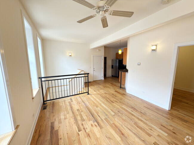 Building Photo - 2835 N Damen Ave Unit 1R Rental