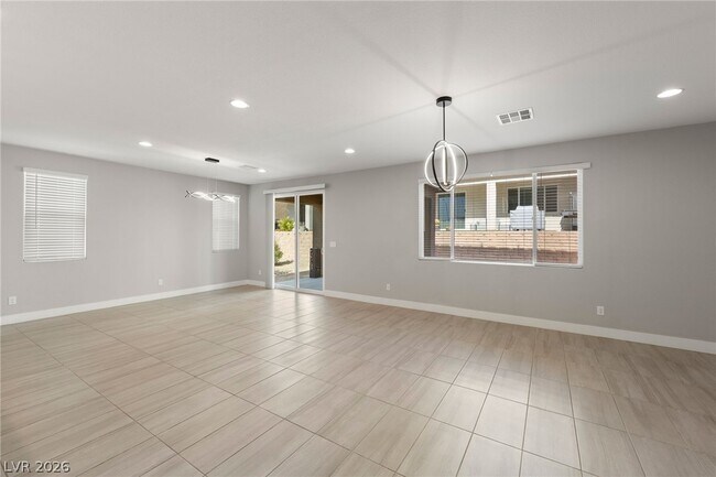 Photo - 129 Parliament Point