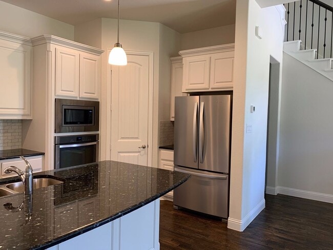 Photo - 2420 Holland Grove