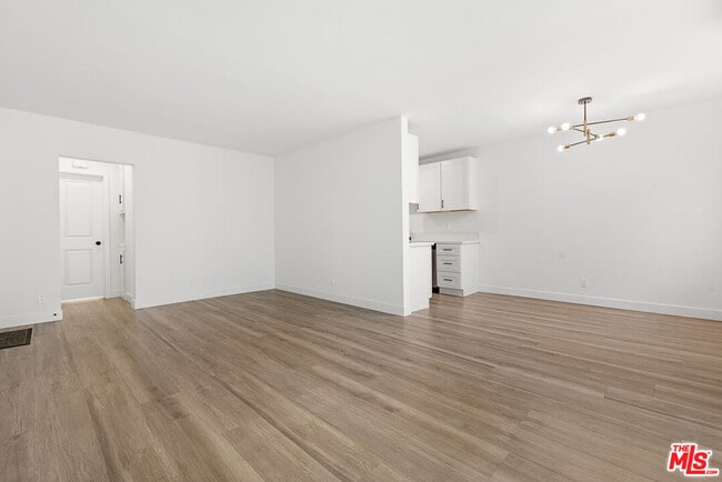 Building Photo - 3707 S Canfield Ave Unit 5