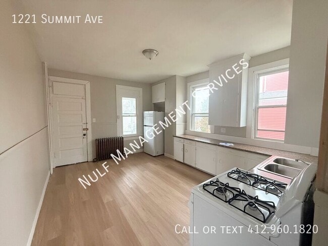 Photo - 1221 Summit Ave