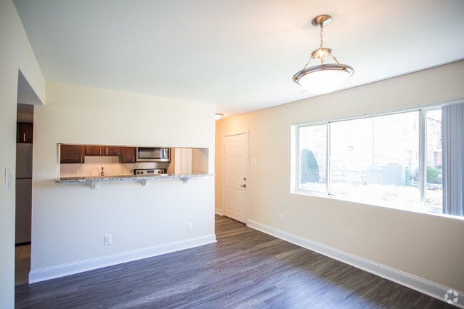 Tysons Glen Apartments and Townhomes