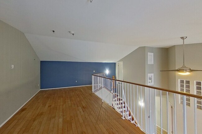 Photo - 10331-106 106 St