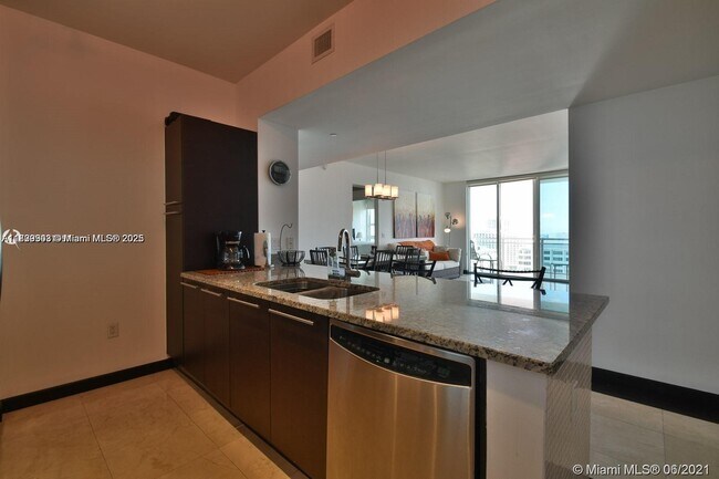Photo - 951 Brickell Ave Unidad 2104 Rental
